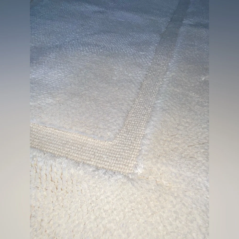 43” x 24” cream/ivory Bathroom Rug